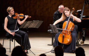 Mitglieder des Artemis Quartetts musizieren Geige Chello