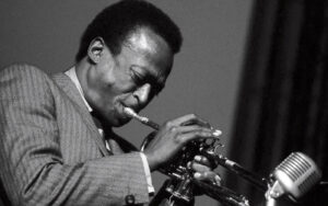 Miles Davis mit Trompete