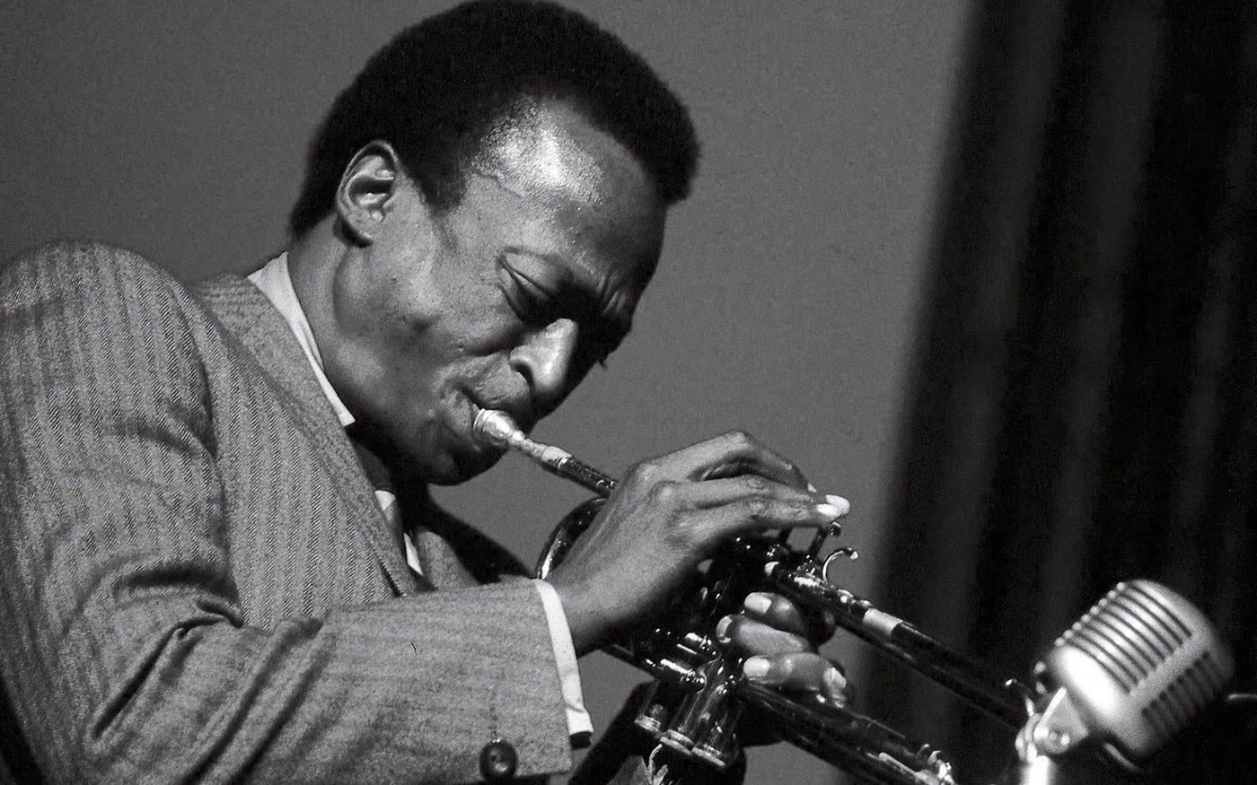 Miles Davis mit Trompete