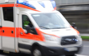 Krankenwagen im Einsatz bei Notfall/Unfall
