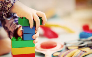 Kinderhände spielen